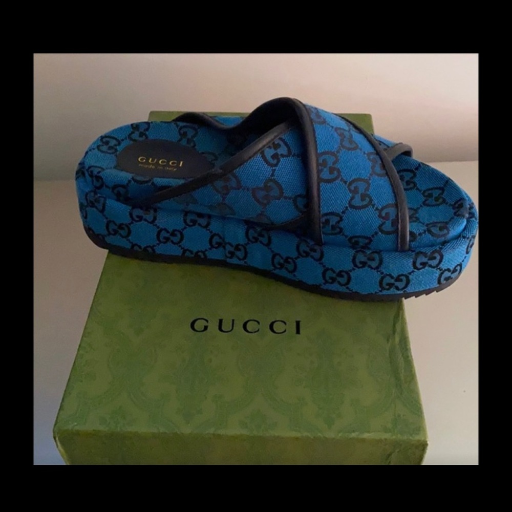 COPY - they’re authentic w/o box, these shoes online are original $650 & up